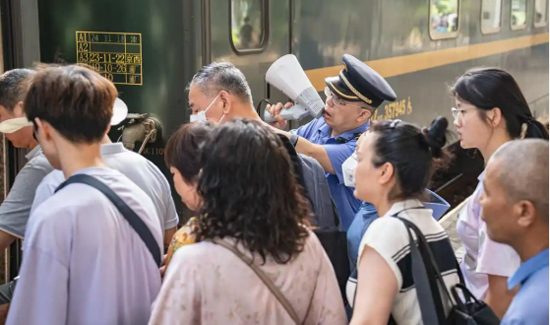 7月1日起，常德、益阳南站首次开行重庆、成都方向高铁13趟，常德可直达西安、太原